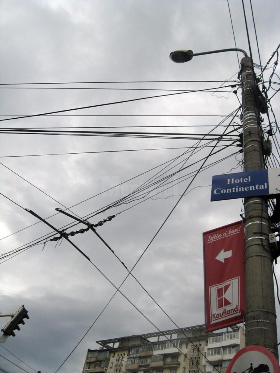 Cablurile aeriene ar urma să fie îngropate