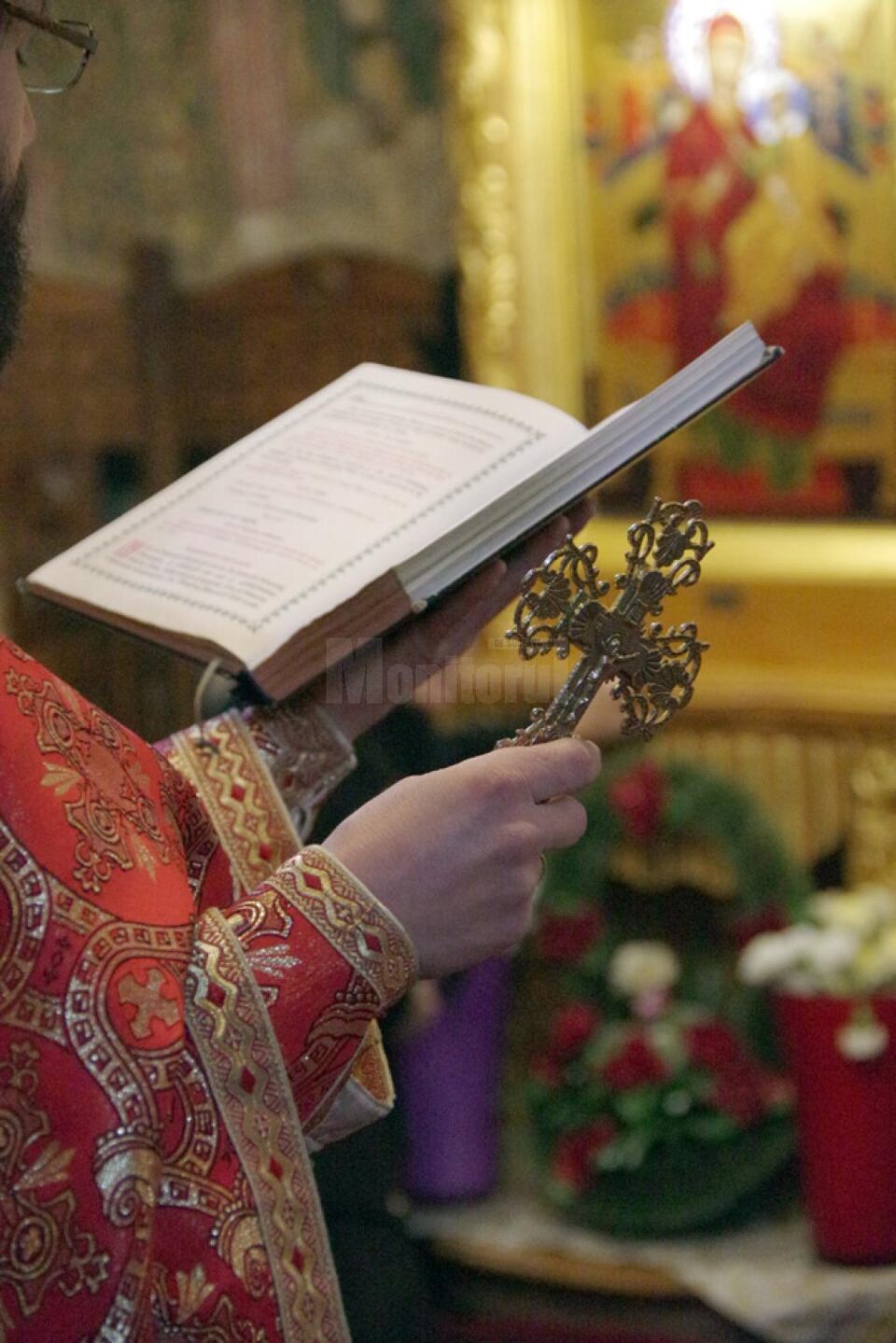 Pietrele din mâini erau inimile lor pietrificate