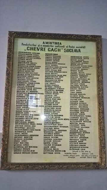 Elevi de la Colegiul Național ”Ștefan cel Mare”, cursanții primei lecții de istorie predată în Sinagoga Gah din Suceava