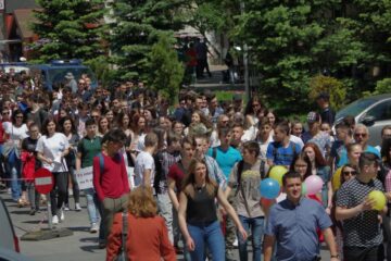 Aproape 1.200 de participanți la Marșul anti-violență, anti-drog, anti-tutun și de prevenire a accidentelor rutiere
