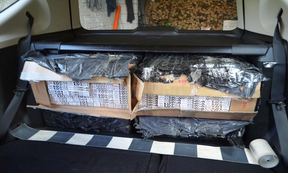 Focuri de armă și țigări de contrabandă de circa 35.000 de euro confiscate la graniță