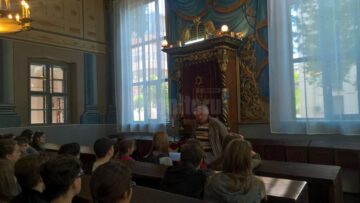 Elevi de la CN „Ștefan cel Mare”, la prima oră de istorie în Sinagoga Gah