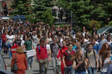 Aproape 1.200 de participanți la Marșul anti-violență, anti-drog, anti-tutun și de prevenire a accidentelor rutiere
