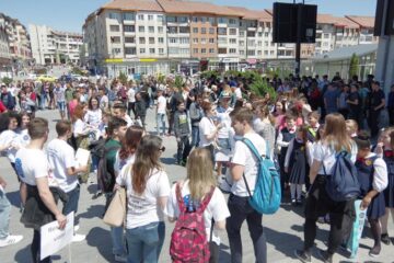Aproape 1.200 de participanți la Marșul anti-violență, anti-drog, anti-tutun și de prevenire a accidentelor rutiere