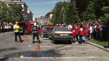 Simularea unui accident rutier cu intervenția efectivelor de la ISU și cu participarea voluntarilor Societății Crucea Roșie Suceava
