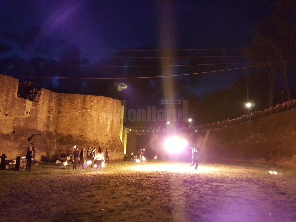 Spectacol cu foc in Cetatea Sucevei 2