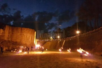 Spectacol cu foc in Cetatea Sucevei