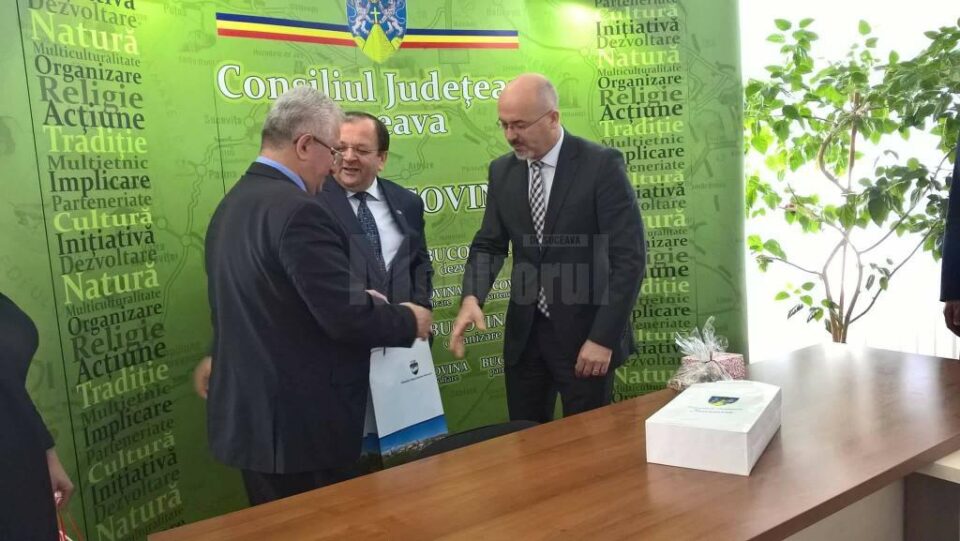 Primarul Ion Lungu și ambasadorul Poloniei, Marcin Wilczek, la sedința de la CJ