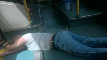 Teatrul în autobuz, surpriză pentru suceveni, premieră pentru actori