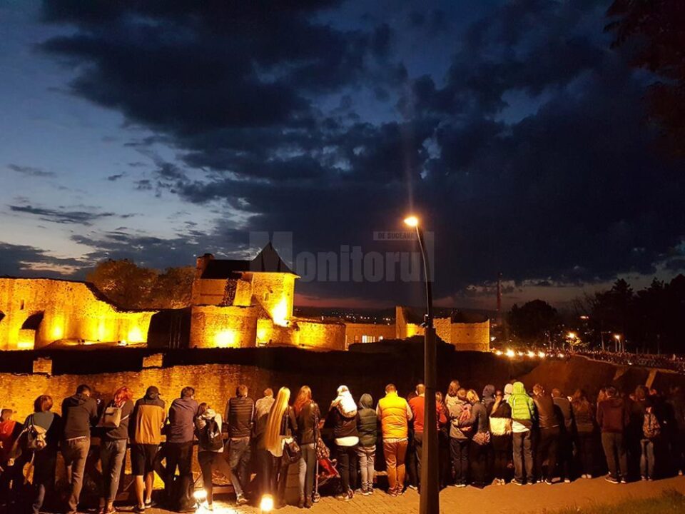 Cetatea de Scaun a Sucevei a avut aproape 4.300 de vizitatori nocturni