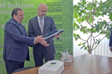 Președintele Consiliului Județean, Gheorghe Flutur, și ambasadorul Poloniei în România, Marcin Wilczek