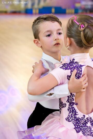 Dansatori suceveni, pe podium la competiții naționale și internaționale de dans sportiv