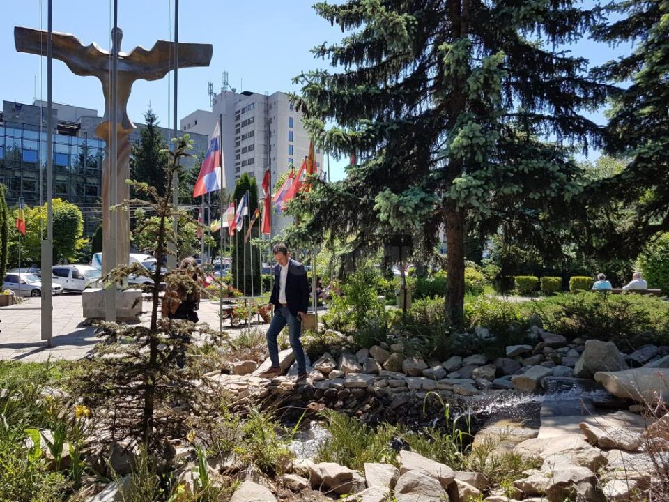 Fantana arteziana realizata cu costuri minime in Parcul Steagurilor
