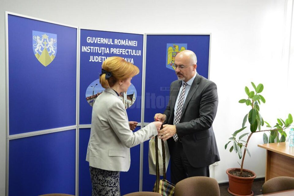 Prefectul de Suceava, Mirela Adomnicăi, și E.S. Marcin Wilczek, Ambasadorul Republicii Polone în România Prefectul de Suceava, Mirela Adomnicăi, și E.S. Marcin Wilczek, Ambasadorul Republicii Polone în România