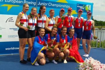 Larisa Roșu (prima din stânga), de la CSM Suceava, a câștigat aurul european la 4 rame
