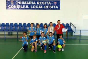 Echipa de fotbal fete clasele I-IV de la Școala Gimnazială Nr. 10 Miron Costin Suceava