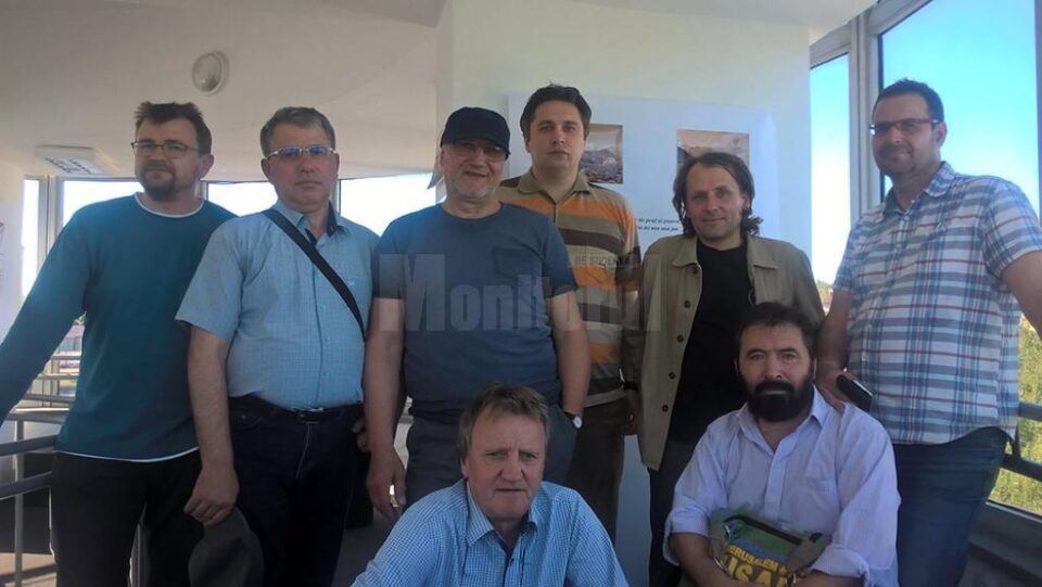 Florin Dan Prodan, alături de o parte dintre cei care au participat la vernisajul expoziției
