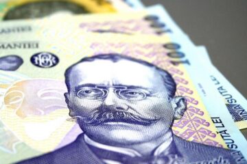 Persoane necunoscute au sustras din buzunarul unei haine suma de 300 lei