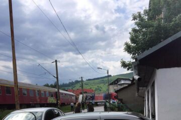Tir lovit de tren la Gura Humorului