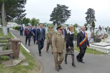 Oficialități prezente la marcarea Zilei Eroilor la Suceava