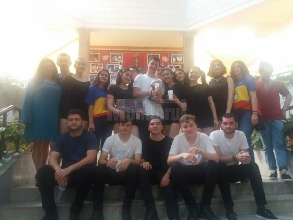 Trupa „Birlic” a câștigat secțiunea dedicată liceenilor la Festivalul Internațional de Teatru “Sub căciula lui Guguță”