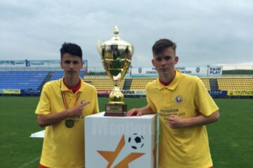 Alex Longher (stânga) și Ciprian Cheia au cucerit Cupa Elitelor la under 17