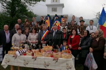 Elevii au recitat și au interpretat cântece populare și patriotice