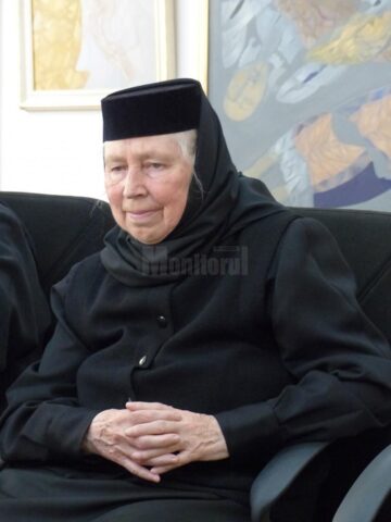 Monahia Elena Simionovici de la Voroneț și-a lansat sâmbătă cartea „Bucuria călătoriilor de suflet”