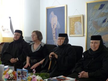 Monahia Elena Simionovici de la Voroneț și-a lansat sâmbătă cartea „Bucuria călătoriilor de suflet”