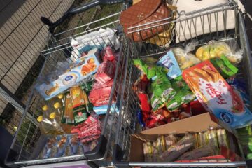 Cadouri din partea voluntarilor de la SMURD și Pompieri pentru copii din centrele de plasament