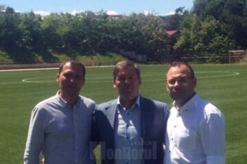 Sandu Tăbârcă, încadrat de Bogdan Grosu și Ciprian Anton