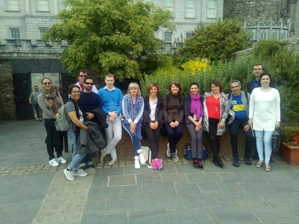 Profesori ai Colegiului Tehnic „Alexandru Ioan Cuza” Suceava, la Trinity College Dublin, Irlanda