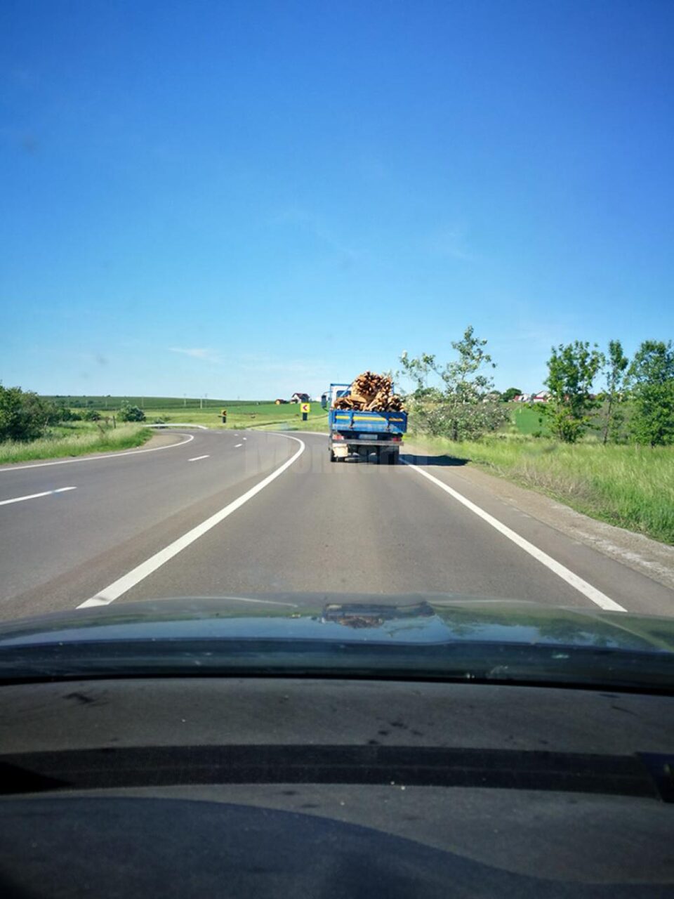 Una din mașinile vizate de activistul de mediu