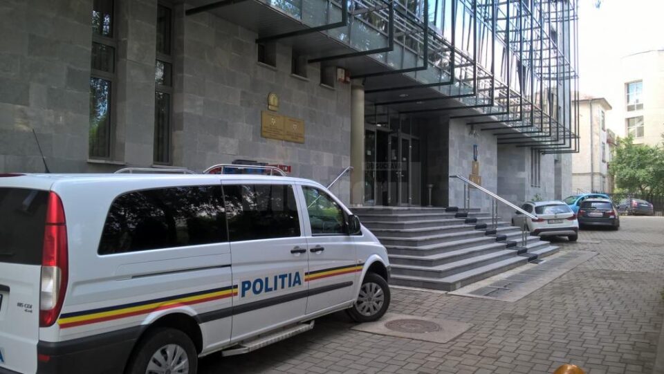 Patru suspecti au fost adusi la audieri