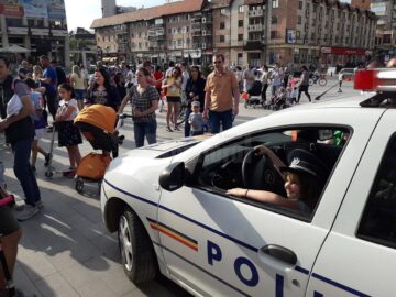 Copiii au luat contact cu poliția, pe esplanada din centrul Sucevei