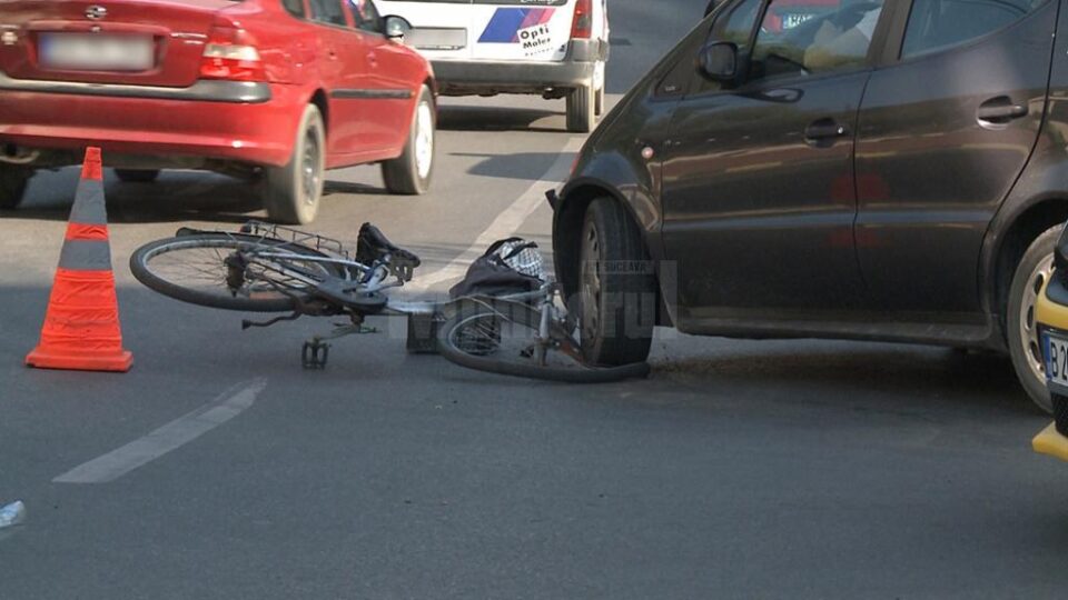 În trei cazuri, bicicliștii au fost loviți de mașini