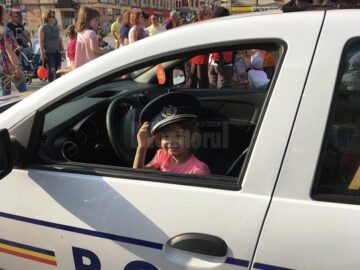 Copiii au luat contact cu poliția, pe esplanada din centrul Sucevei