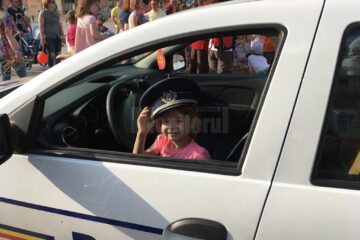 Copiii au luat contact cu poliția, pe esplanada din centrul Sucevei