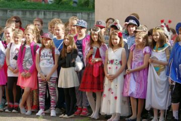 Sărbătoare cu prilejul celei de-a 54-a aniversări, la Școala Gimnazială Nr. 1 Suceava