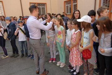 Sărbătoare cu prilejul celei de-a 54-a aniversări, la Școala Gimnazială Nr. 1 Suceava