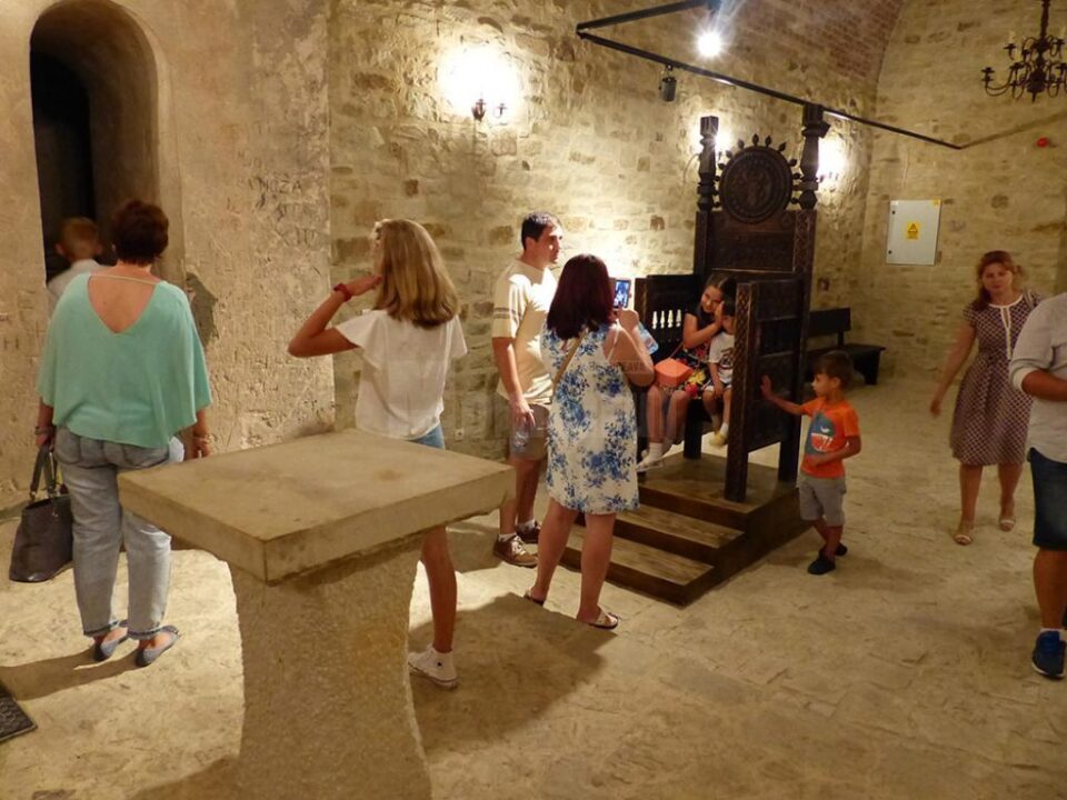 Număr record de vizitatori la Cetatea de Scaun și muzeele din județ