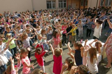 Sărbătoare cu prilejul celei de-a 54-a aniversări