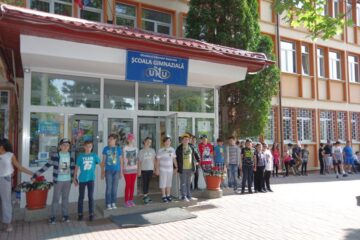 Sărbătoare cu prilejul celei de-a 54-a aniversări, la Școala Gimnazială Nr. 1 Suceava