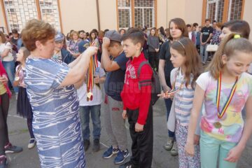 Sărbătoare cu prilejul celei de-a 54-a aniversări, la Școala Gimnazială Nr. 1 Suceava