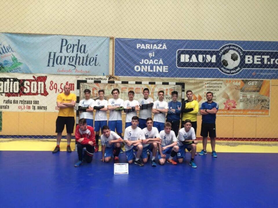Echipa de handbal juniori III a Universității Suceava, antrenată de Vasile Boca și Ioan Tcaciuc