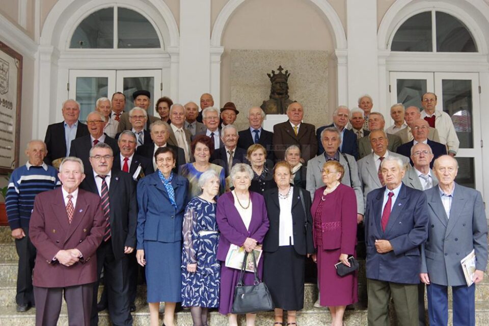 Revedere emoționantă la 60 de ani de la absolvirea promoției 1957 de la Colegiul „Ștefan cel Mare”