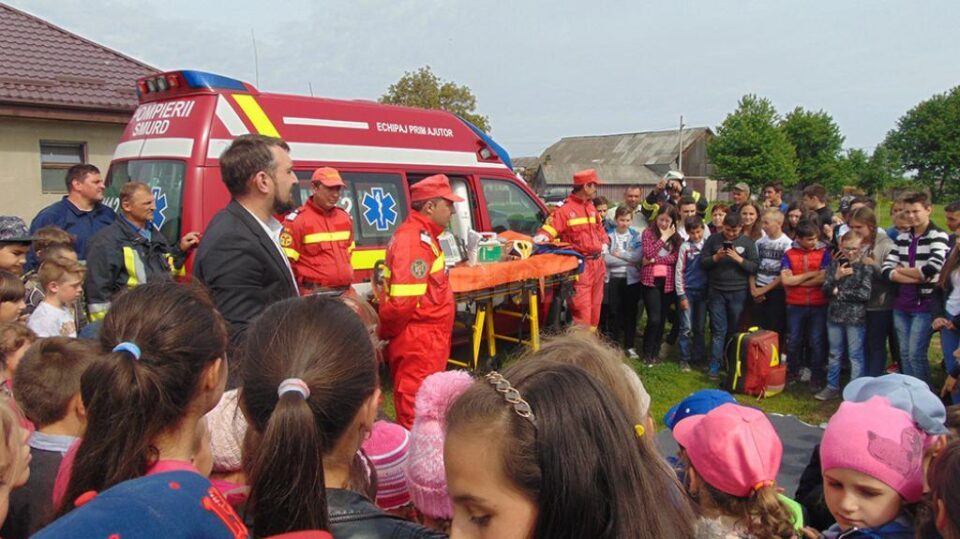 Elevii din Cornu Luncii au învățat despre prevenirea și stingerea incendiilor și acordarea primului ajutor