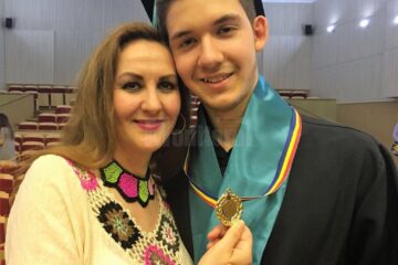 Alex Semeniuc, alături de mama sa, Silvia Semeniuc