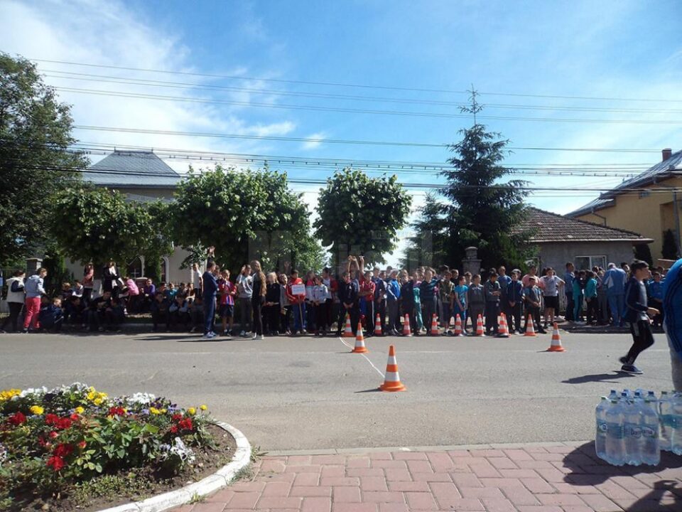 Câteva sute de elevi au participat la concursul de atletism "Viitorii campioni"