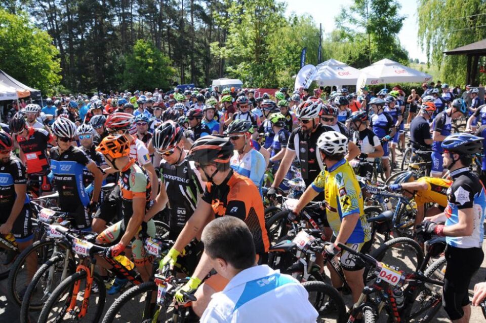 Peste 250 de pasionați de ciclism au participat sâmbătă la MTB Dragomirna powered by ASSIST